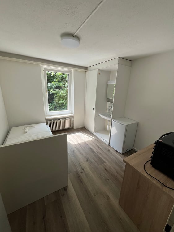 zentral gelegen, nur wenige Gehminungen zum Spisertor 4