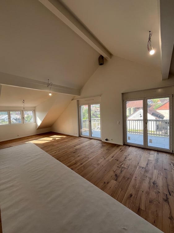 Dachwohnung mit Weitsicht an bester Sonnenlage im Zürcher Weinland 1