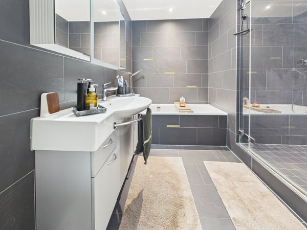 Moderne 3.5-Zimmer Gartenwohnung an top Lage 7