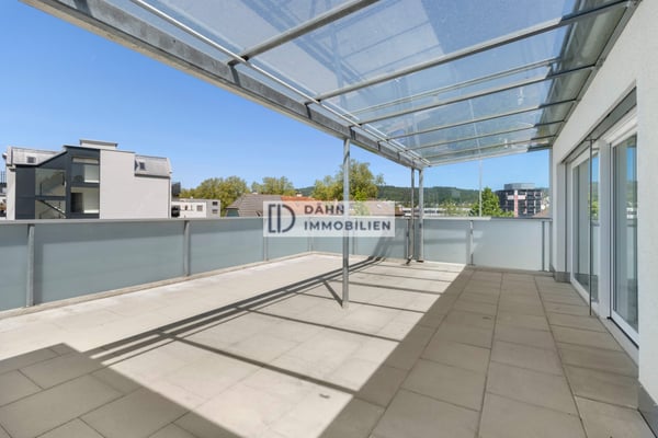 Lichtdurchflutete 5.5-Zi.-Attika mit 130 m² Terrasse in Schlieren 7