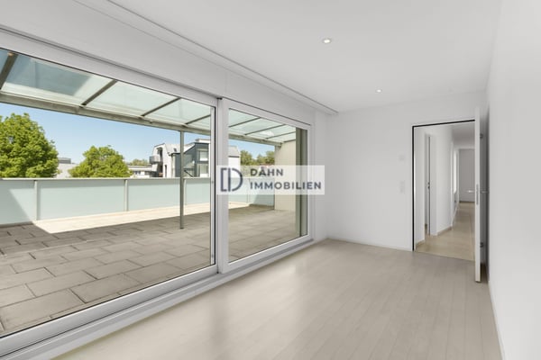 Lichtdurchflutete 5.5-Zi.-Attika mit 130 m² Terrasse in Schlieren 9