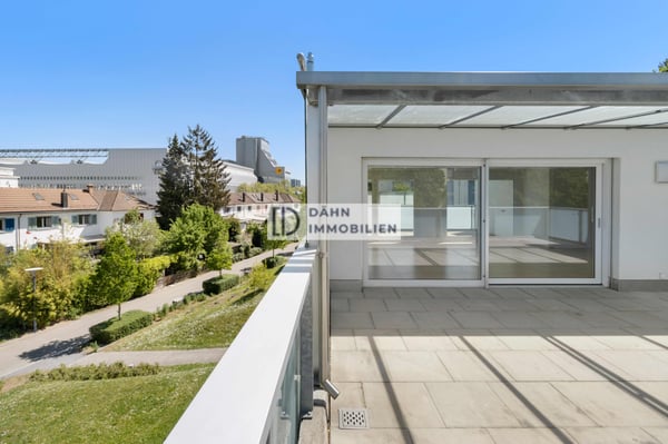 Lichtdurchflutete 5.5-Zi.-Attika mit 130 m² Terrasse in Schlieren 1