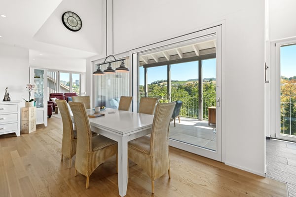 Fantastische 4-Zimmer Maisonette- Wohnung mit Rheinblick 2