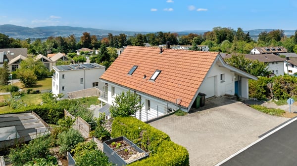 7-Zimmer-Einfamilienhaus mit Einliegerwohnung in Dürnten kaufen 3