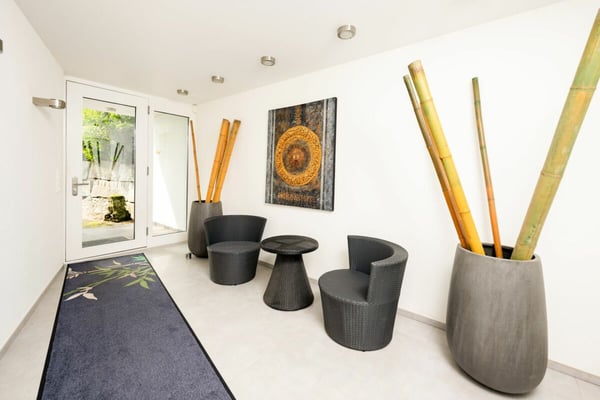 Exklusives 1.5-Zimmer-Anwesen an erhöhter Hanglage 3