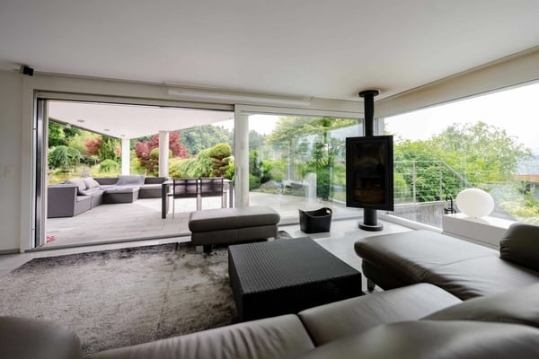 Exklusives 1.5-Zimmer-Anwesen an erhöhter Hanglage 2