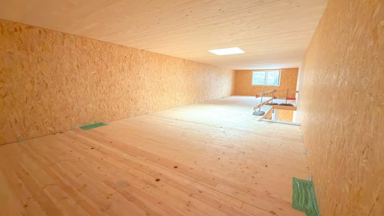 Sustainable High-End Raw Shell Boxes with Highway Connection - for Office, Workshop & more