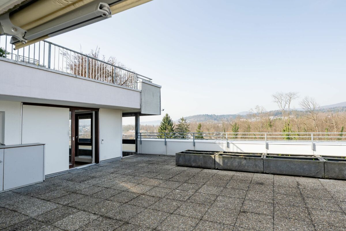 Exklusive 3.5-Zimmer-Attikawohnung mit grosser Terrasse und Wellnessbereich