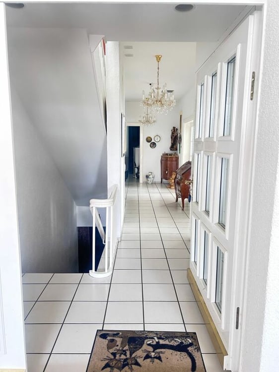 Freistehendes Einfamilienhaus mit parkähnlichem Garten zu vermieten 5