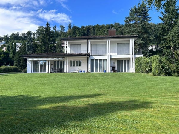 Freistehendes Einfamilienhaus mit parkähnlichem Garten zu vermieten 2