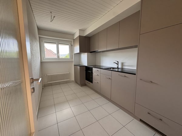 Helle 4.0-Zimmerwohnung mit Balkon - frisch renoviert