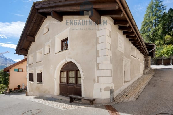 Mehrfamilienhaus mit drei Einheiten im Herzen von Champfèr 2