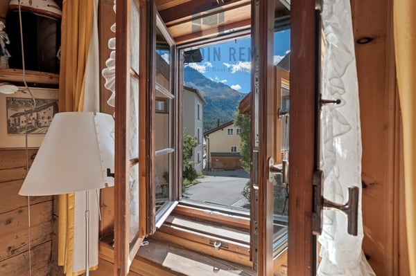 Engadinerhaus mit drei Einheiten im Herzen von Champfèr 4