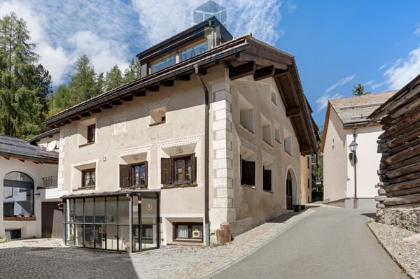 Mehrfamilienhaus mit drei Einheiten im Herzen von Champfèr 1