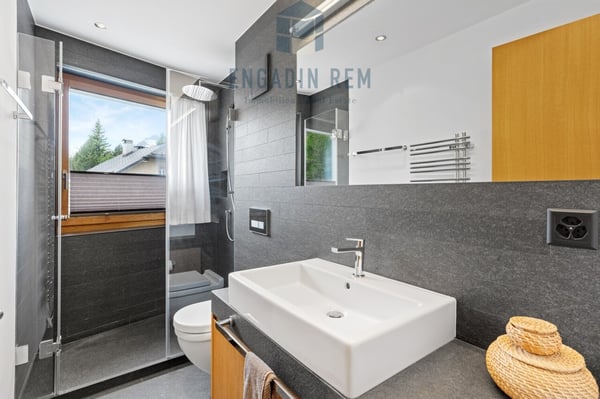 Hochwertige 4.5-Zimmer-Wohnung in Maloja zu einem attraktiven Preis 11
