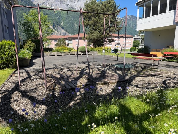 Charmante 5-Zimmerwohnung mit Balkon und schöner Aussicht in Altdorf 5