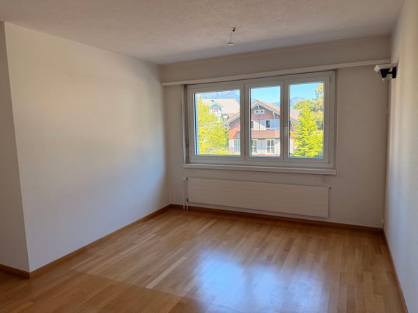 Charmante 5-Zimmerwohnung mit Balkon und schöner Aussicht in Altdorf 9