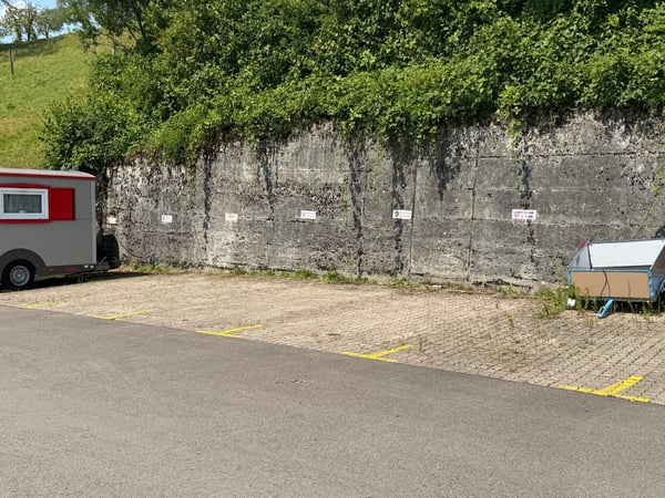 Aussenparkplätze - ideal für Zweitautos wie saisonale Fahrzeuge 3