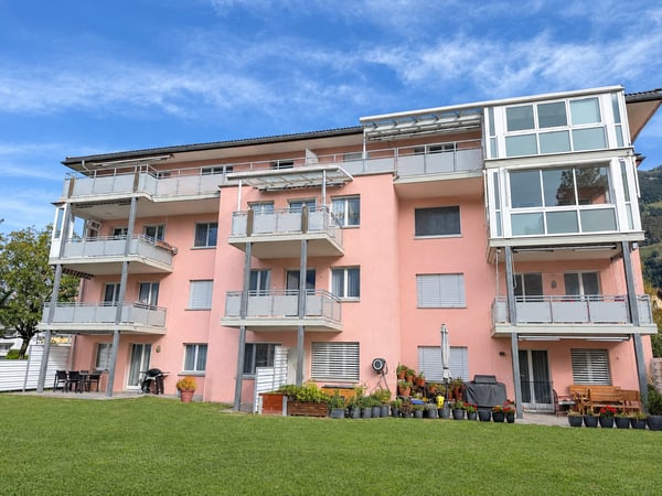 Charmante 5.5-Zimmer-Dachwohnung mit Bergpanorama in Schattdorf 1