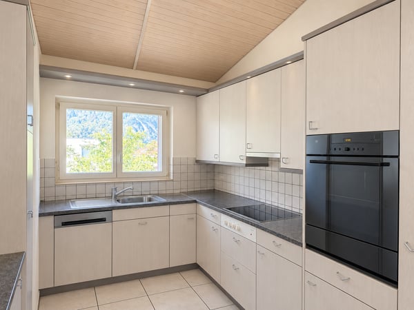 Charmante 5.5-Zimmer-Dachwohnung mit Bergpanorama in Schattdorf 7