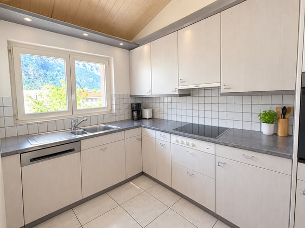 Charmante 5.5-Zimmer-Dachwohnung mit Bergpanorama in Schattdorf 8