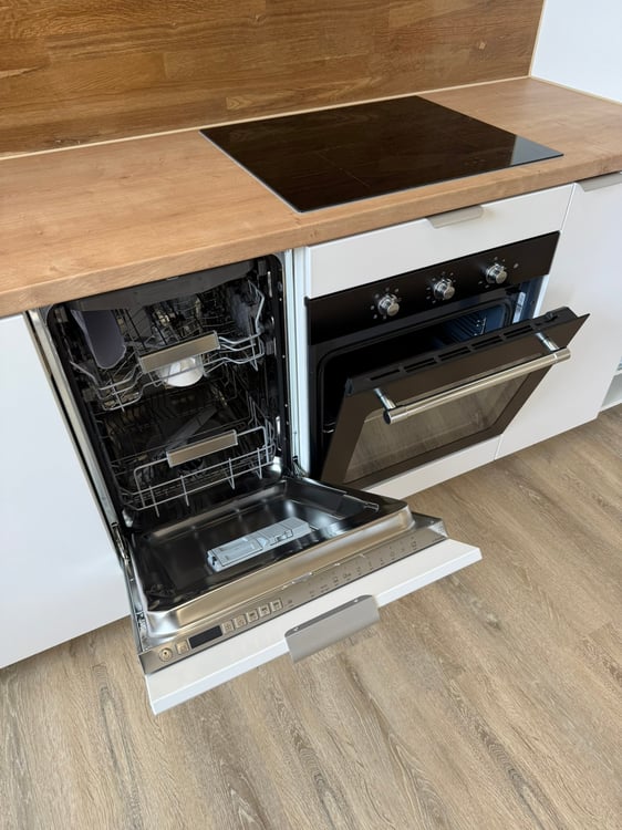 Erstvermietung nach umfassender Sanierung: Büro / Hobbyraum 5