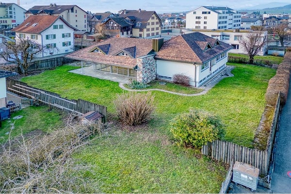 Grosses Freistehendes Einfamilienhaus 3