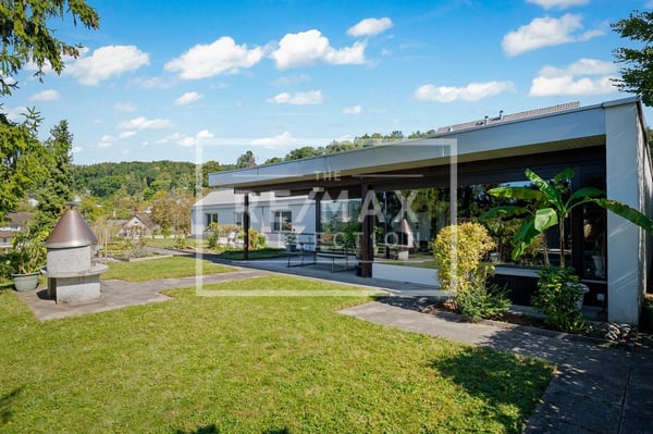 8.5 Zimmer-Haus mit Hallenbad, Sauna und Einliegerwohnung! Unverbaubare Aussicht! 10