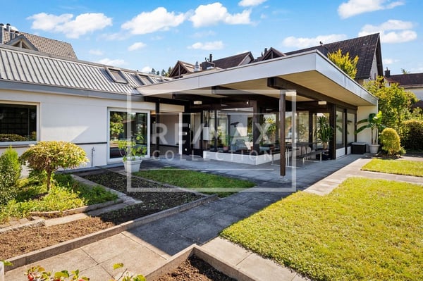 8.5 Zimmer-Haus mit Hallenbad, Sauna und Einliegerwohnung! Unverbaubare Aussicht! 6