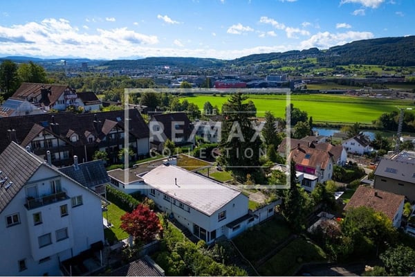 8.5 Zimmer-Haus mit Hallenbad, Sauna und Einliegerwohnung! Unverbaubare Aussicht! 3