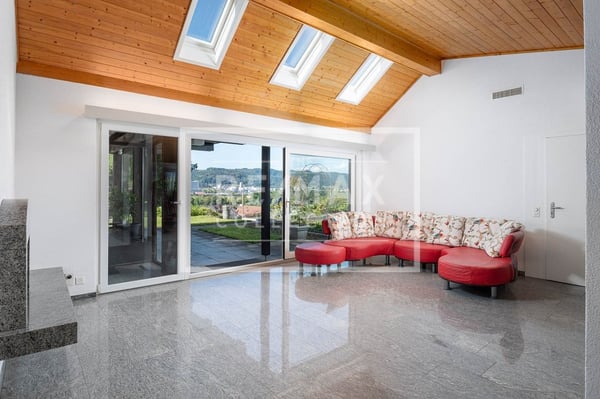 8.5 Zimmer-Haus mit Hallenbad, Sauna und Einliegerwohnung! Unverbaubare Aussicht! 9