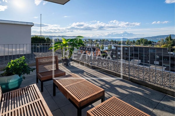 Elegante 1.5-Zimmer-Attikawohnung mit Rooftop-Galerie und traumhafter Dachterrasse in Bäch SZ! 11