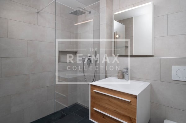 Elegante 1.5-Zimmer-Attikawohnung mit Rooftop-Galerie und traumhafter Dachterrasse in Bäch SZ! 12