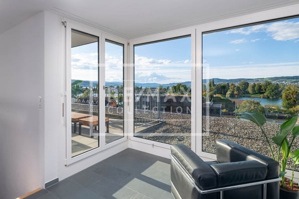 Elegante 1.5-Zimmer-Attikawohnung mit Rooftop-Galerie und traumhafter Dachterrasse in Bäch SZ! 10