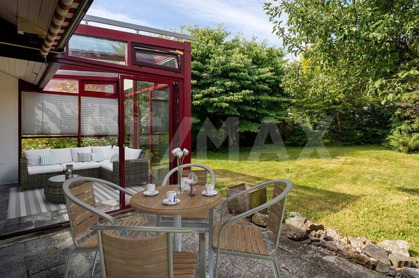 1.5-Zimmer-Doppeleinfamilienhaushälfte mit viel Charme und grossem Garten! Gelegenheit! 2