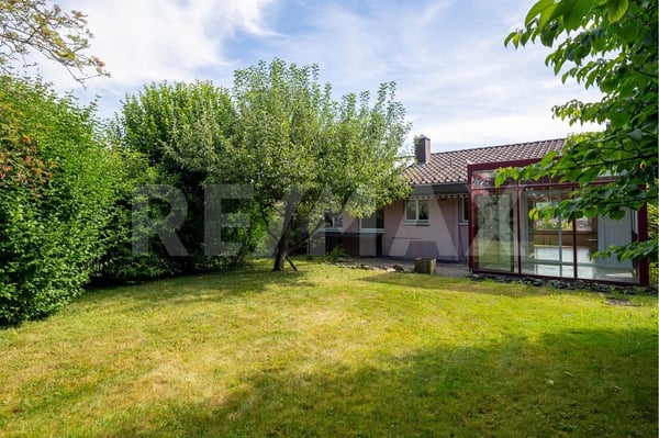 1.5-Zimmer-Doppeleinfamilienhaushälfte mit viel Charme und grossem Garten! Gelegenheit! 4