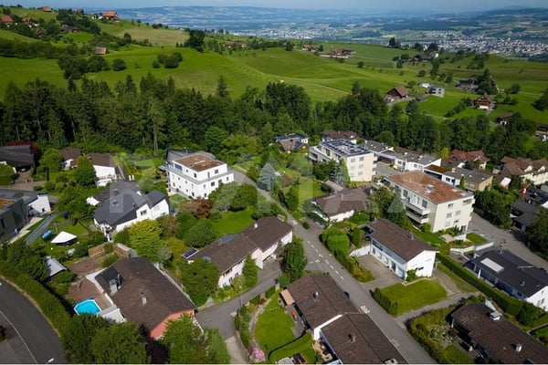 1.5-Zimmer-Doppeleinfamilienhaushälfte mit viel Charme und grossem Garten! Gelegenheit! 3