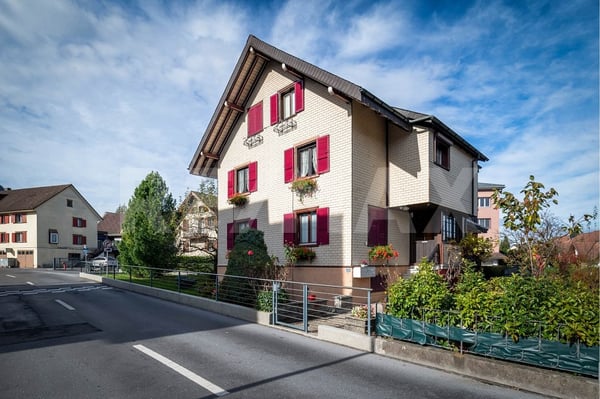 Wohnen mit Geschichte und Gartenidylle freistehendes 2-Zimmer-Haus mit Einliegerwohnung 1