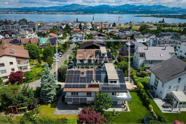 Familienfreundliches 5.5 Zimmer Doppeleinfamilienhaus mit Gartenidylle in Altendorf zu kaufen! 1