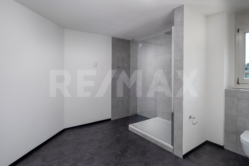 Immobilie in Wilen B. Wollerau - Modernes Wohnen eingebettet in die Natur / Frisch renovierte 6.5 Zimmerwohnung im EG / Im Baurecht - Bild 11
