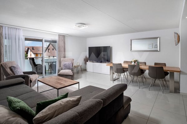 4.5-Zimmer-Wohnung mit sonnigem Balkon und hochwertiger Ausstattung in Buttikon SZ zu kaufen! 2