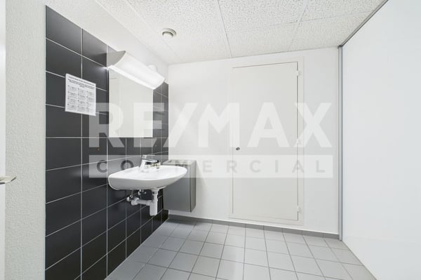Attraktive Gewerbefläche mit vielen Nutzungsmöglichkeiten! Büro, Lager, Produktion etc.! 11