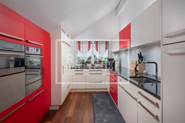 Edle 5.5-Zimmer-Dachwohnung mit 3 Balkonen und atemberaubendem Mythenblick in Einsiedeln zu kaufen! 6