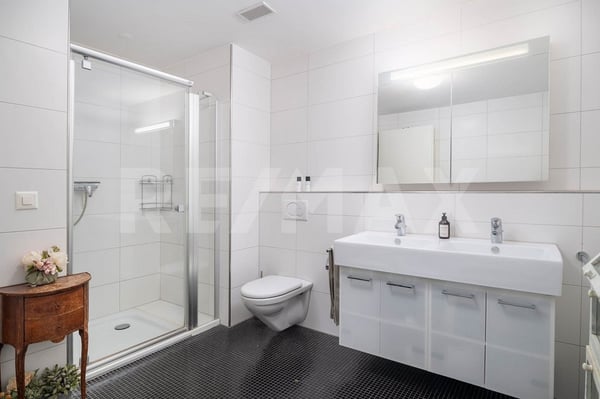 Elegante 5.5-Zimmer-Terrassenwohnung nur wenige Schritte vom Zürichsee entfernt zu kaufen! 13
