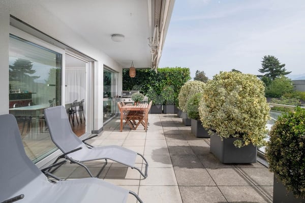 Elegante 5.5-Zimmer-Terrassenwohnung nur wenige Schritte vom Zürichsee entfernt zu kaufen! 4