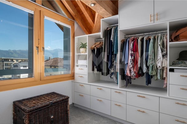 Besonderes Wohngefühl mitten in Tuggen! Grosse 3.5-Zimmer-Dachwohnung mit Galerie zu kaufen 11