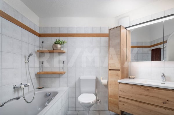 Besonderes Wohngefühl mitten in Tuggen! Grosse 3.5-Zimmer-Dachwohnung mit Galerie zu kaufen 12