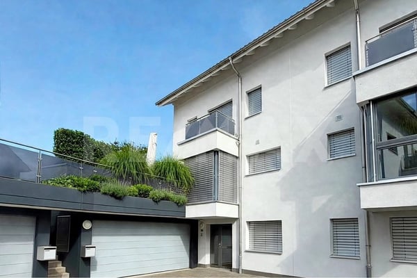 Grosszügige 5.5-Zimmer-Doppelhaushälfte mit Outdoor-Küche in Reichenburg SZ zu mieten! 2