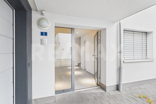 Grosszügige 5.5-Zimmer-Doppelhaushälfte mit Outdoor-Küche in Reichenburg SZ zu mieten! 6