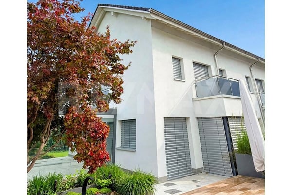 Grosszügige 5.5-Zimmer-Doppelhaushälfte mit Outdoor-Küche in Reichenburg SZ zu mieten! 4